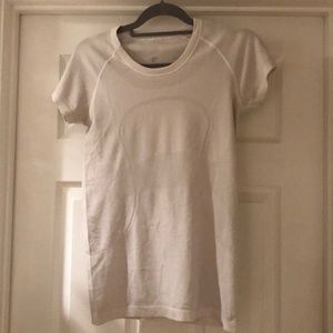Lululemon short sleeve mesh shirt